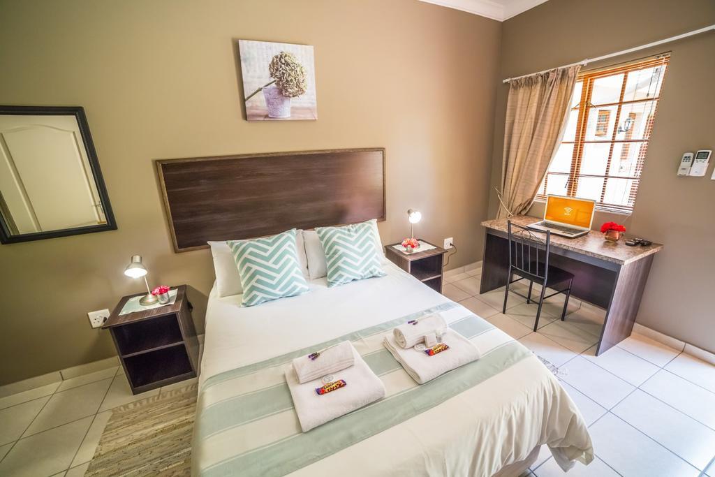 Beryl1 Guest House Клерксдорп Экстерьер фото