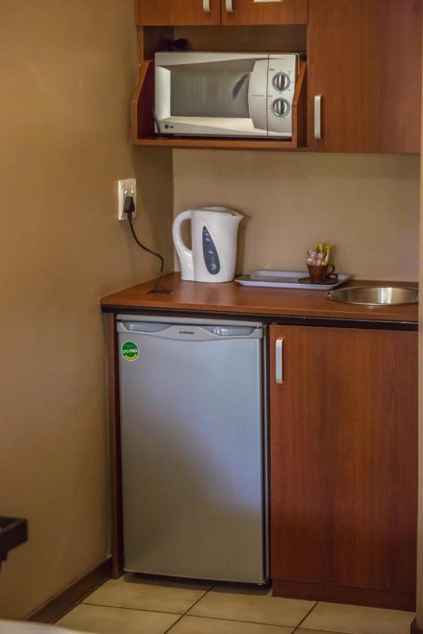 Beryl1 Guest House Клерксдорп Экстерьер фото